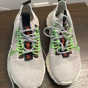 Nike Women’s Space Hippie Shoes, NEW CONDITION, Size 6.